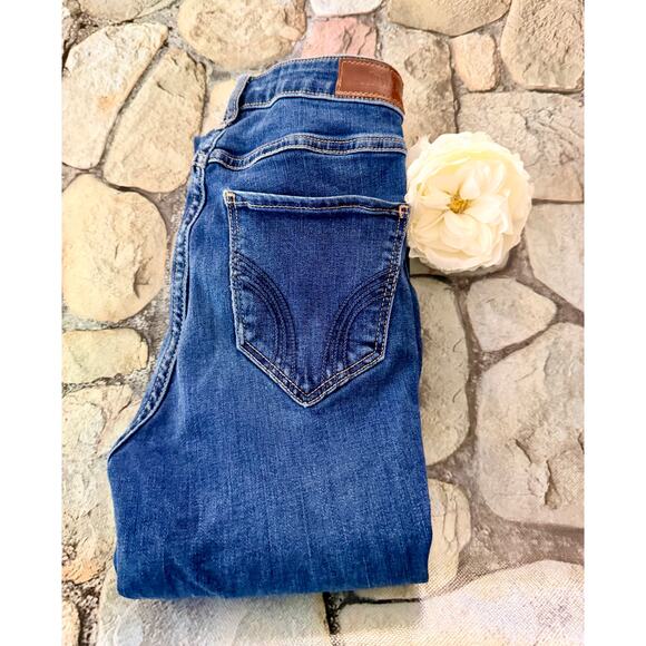 HOLLISTER ULTRA HIGH RISE JEANS - Picture 6 of 6